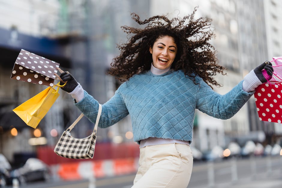 Retail spending fell in March as consumers pull back